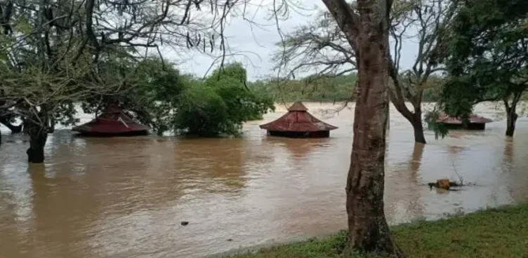 Onda tropical cerca de Cuba podría convertirse en depresión, advierte INSMET