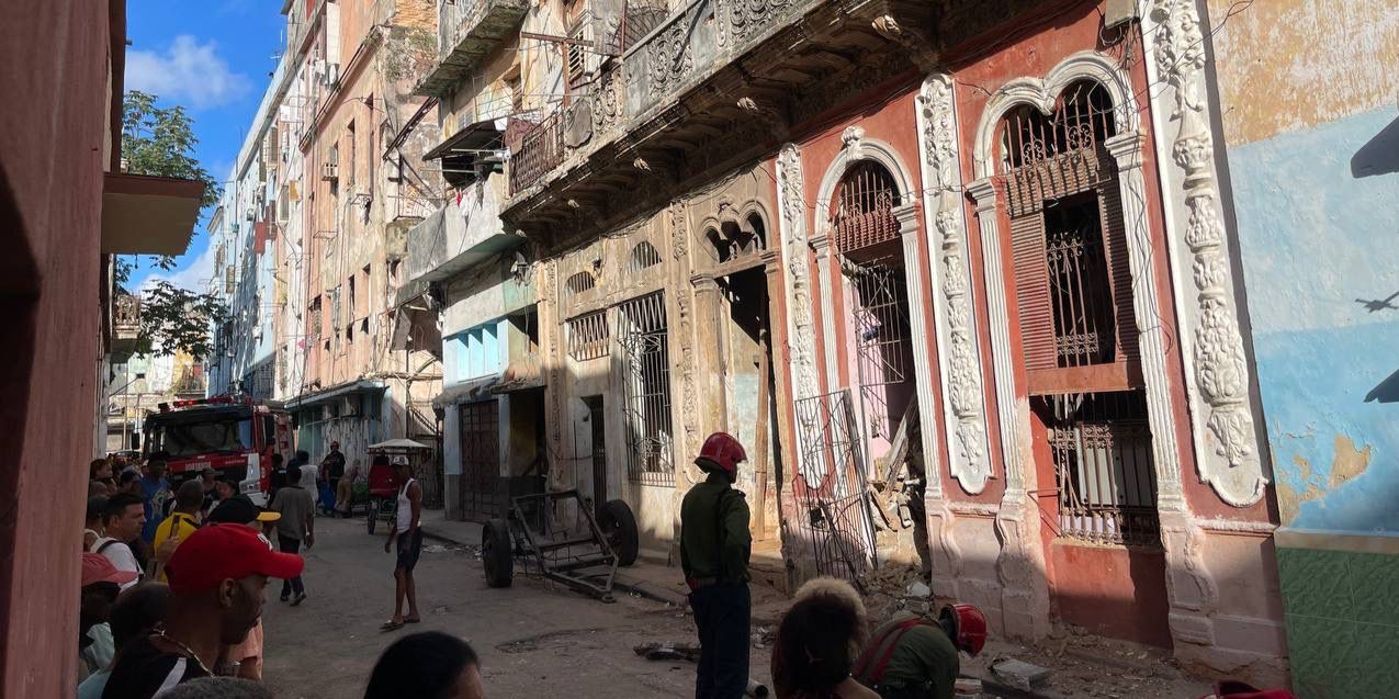 Un derrumbe en la calle Sol de La Habana Vieja deja varias personas atrapadas