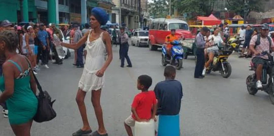 Protesta en Centro Habana por falta de agua: una de las manifestantes se encuentra «rodeada»