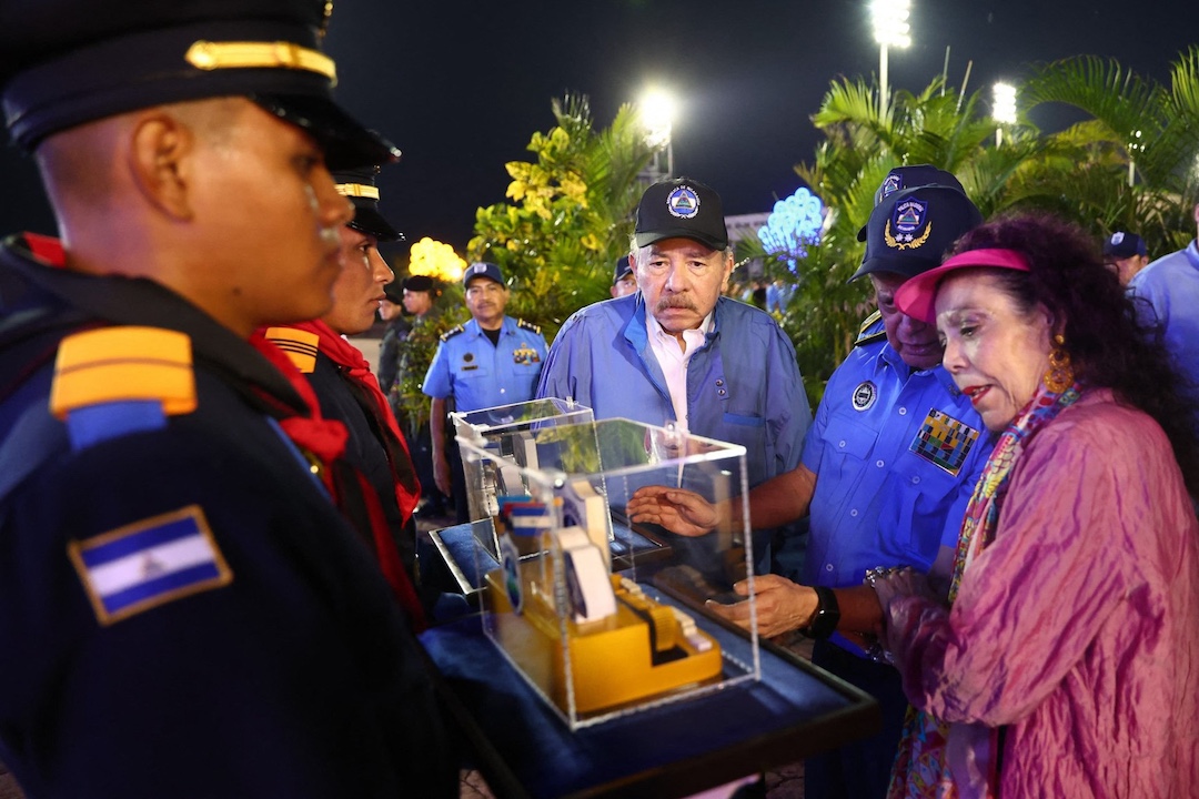 Policía aumenta protección personal de los dictadores Murillo y Ortega – Nicaragua Investiga