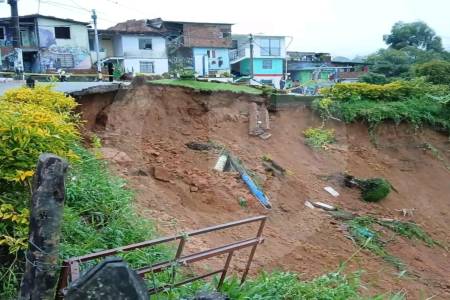 Ordenan evacuación de viviendas en Granada, Antioquia, tras deslizamiento