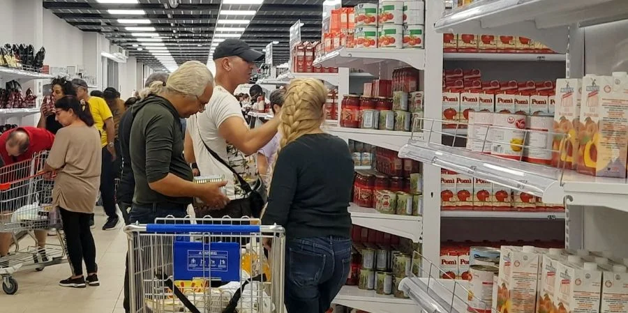 Régimen cubano prometió solo 130 tiendas en dólares, pero ya va por 209
