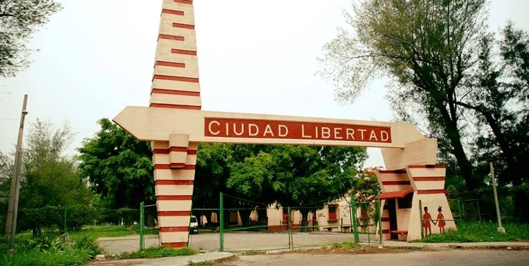 Evacúan Ciudad Escolar Libertad en La Habana tras presunto incendio
