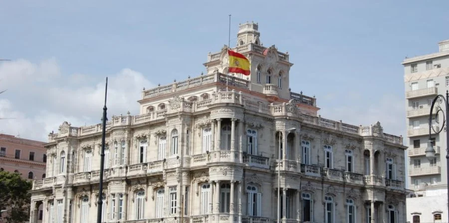 Casi a término la Ley de Nietos: la odisea de los cubanos por «hacerse» españoles