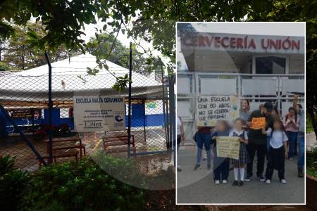 Con plantón, padres y alumnos piden que no cierren dos colegios de Itagüí con 80 años de historia