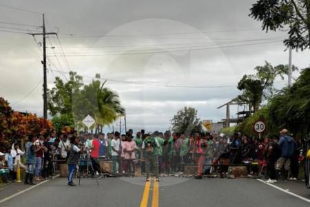 Por manifestaciones indígenas está cerrada otra vez la vía de Medellín a Urabá en Dabeiba