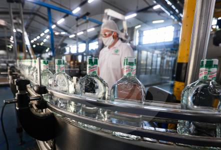 La FLA estrena estampilla en sus botellas; ¿subirá el precio del trago?