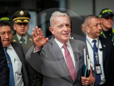 Día clave para Uribe: Tribunal dirá si confirma o cambia su sentencia