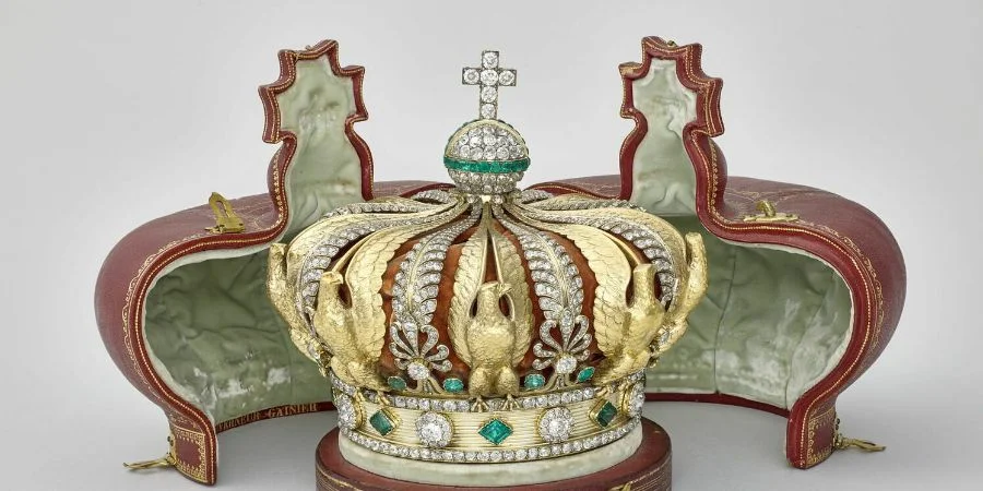 ¿Qué tiene que ver la corona de la emperatriz Eugenia, robada del Louvre, con un cubano?