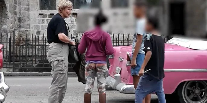 Régimen abre causas penales a padres de menores que dormían en jardines del hotel Muthu