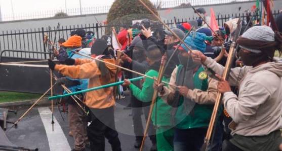 ¿Quiénes son los radicales que atacaron embajada de EE.UU. y azotan a Bogotá?