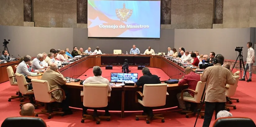 Con un huracán a las puertas, régimen anuncia nuevo Programa de medidas económicas