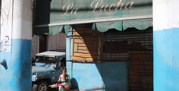 Nuevo paquetazo económico en Cuba: Un árbol de Navidad burocrático