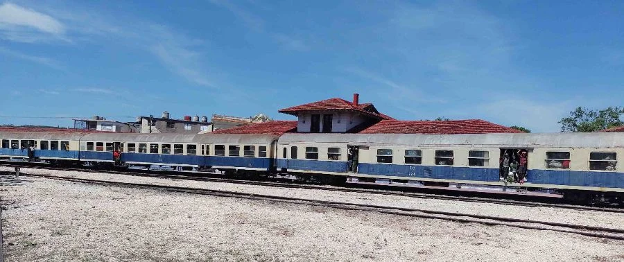 «El tren de Guantánamo es el salvavidas y la vergüenza de los holguineros»