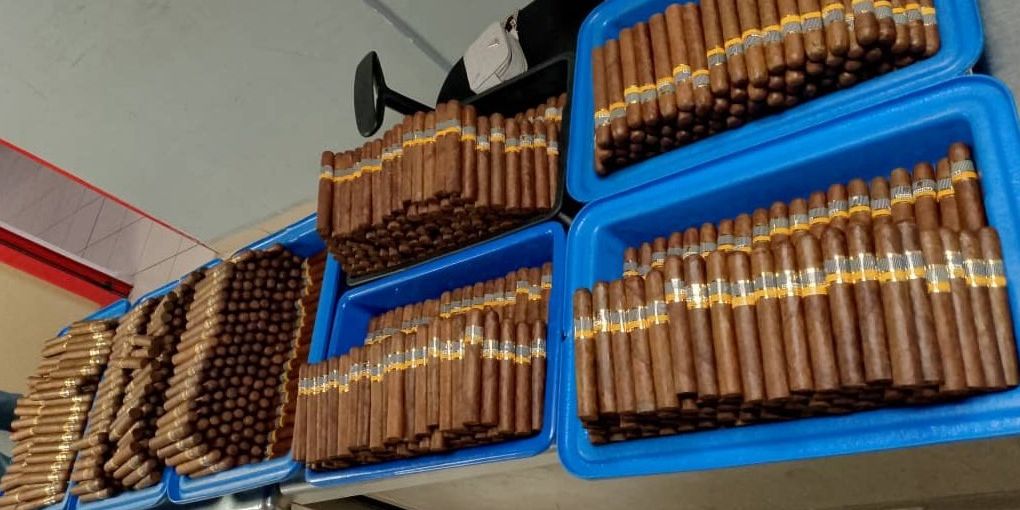Decomisan más de 2.200 tabacos a viajero en el aeropuerto de La Habana