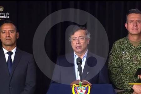 La doble moral de Petro: pide perdón por los bombardeos, pero los justifica