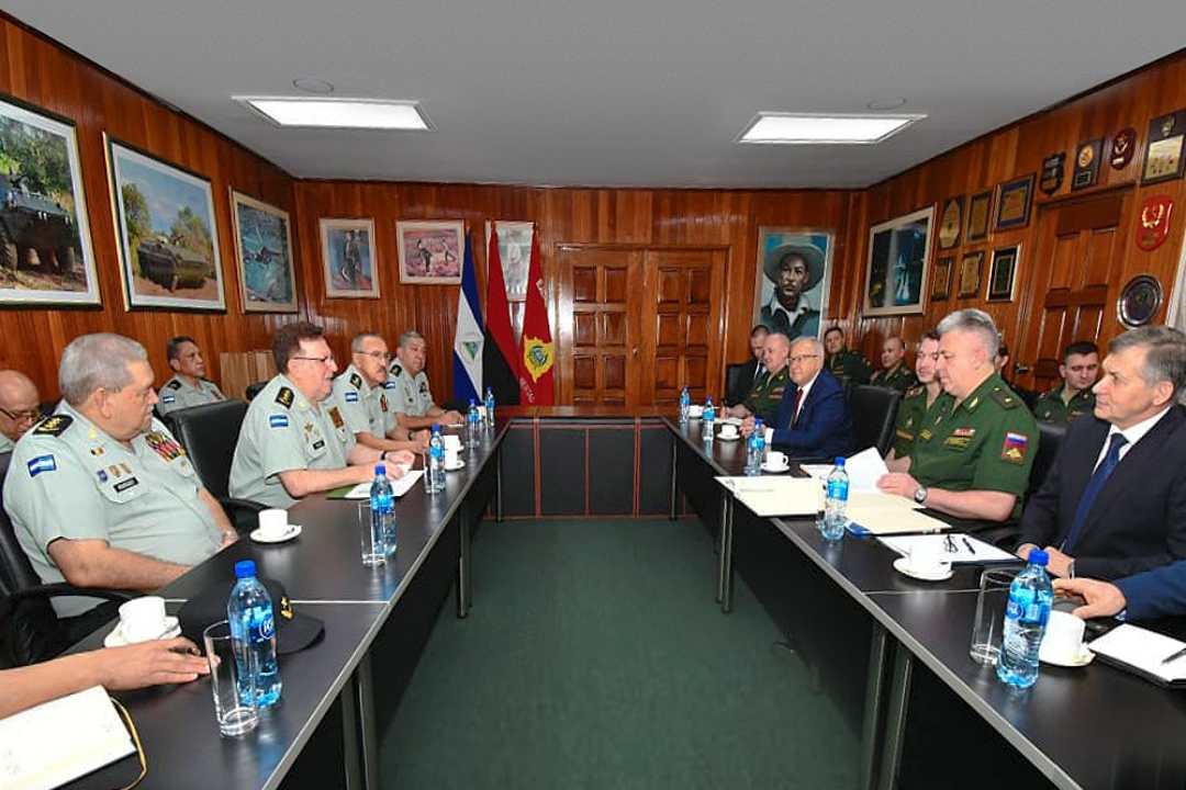 ejercito-de-nicaragua-recibe-a-militares-rusos-en-managua