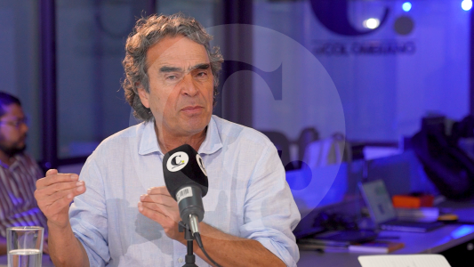 “petro-es-un-caos-y-el-gobierno-del-26-va-a-ser-el-mas-dificil-de-la-historia-reciente”:-fajardo