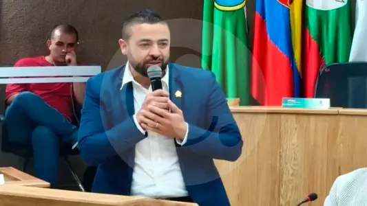 Concejal de Itagüí perdió su curul por condecorar a su primo, el senador Carlos Andrés Trujillo