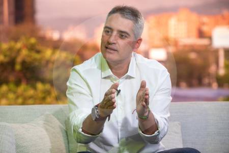gobernador-de-antioquia,-andres-julian-rendon,-celebro-freno-a-la-emergencia-economica