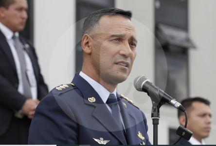 “no-pidan-solucionar-un-cancer-con-aguita-aromatica”:-pedro-sanchez,-ministro-de-defensa