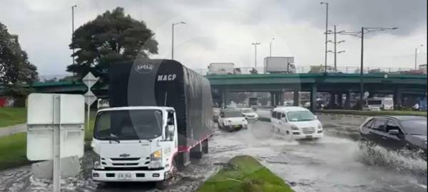 Fuertes lluvias en Bogotá colapsan la Autopista Norte: inundaciones afectan la movilidad