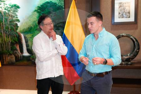 Daniel Noboa acusa a Petro de impulsar una “incursión” guerrillera desde Colombia