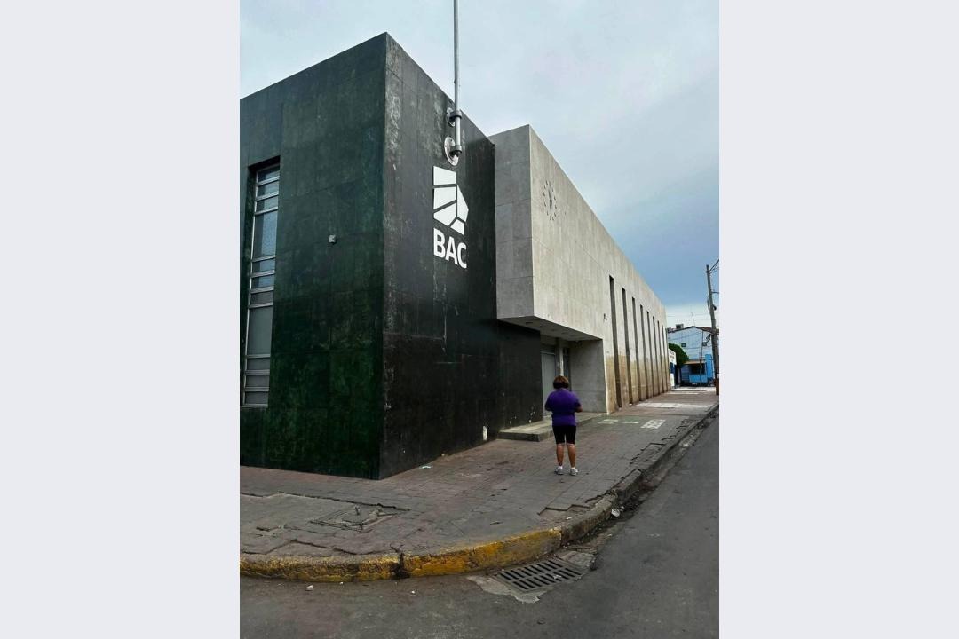 alcaldia-de-leon-despeja-la-avenida-de-los-bancos-del-comercio-informal-–-nicaragua-investiga