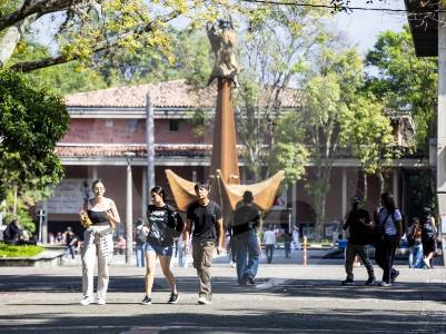 ¿sin-dinero-para-un-posgrado?-la-udea-tiene-becas-para-2026-2