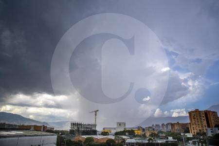 de-un-cielo-claro-a-tremendo-lapo:-asi-regreso-la-lluvia-al-valle-de-aburra