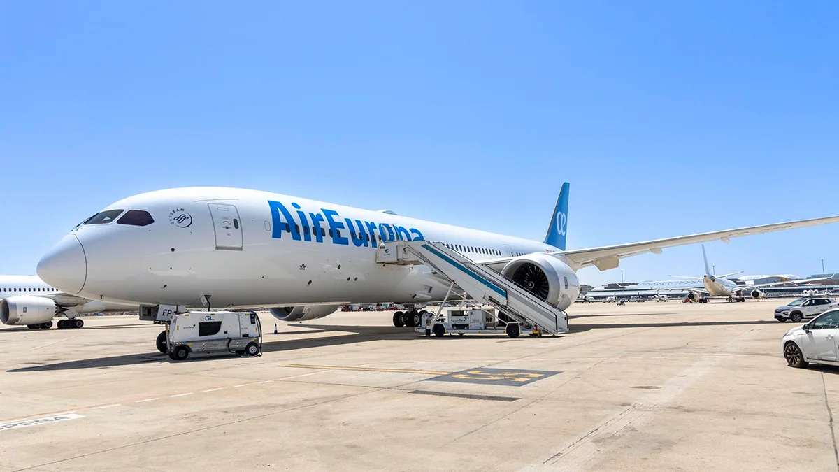la-unica-aerolinea-espanola-que-sigue-volando-a-cuba-modifica-su-parada-de-repostaje