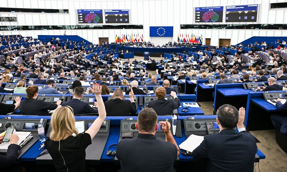 la-eurocamara-pide-‘una-transicion-hacia-una-democracia-multipartidista-plena’-en-cuba