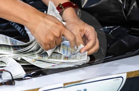 mesas-con-100-%-y-votaciones-quintuplicadas:-los-numeros-‘atipicos’-de-ivan-cepeda