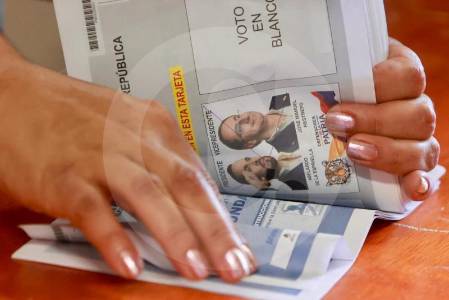 escrutinio-en-el-valle-de-aburra-le-dio-casi-300-votos-mas-a-abelardo-y-le-quito-votos-a-cepeda