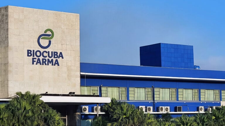 la-habana-y-moscu-oficializan-la-creacion-de-su-primera-empresa-biofarmaceutica