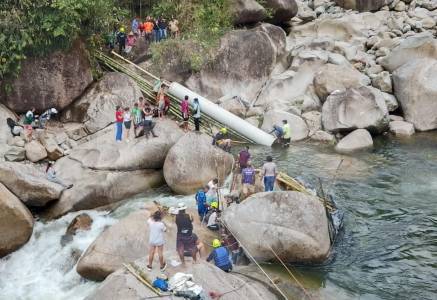 recuperan-el-cuerpo-de-daniel-restrepo,-el-hombre-que-cayo-al-rio-cocorna,-en-antioquia