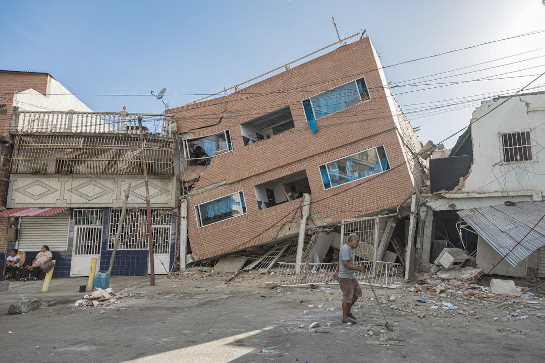 ya-son-mas-de-1700-muertos-por-los-terremotos-en-venezuela