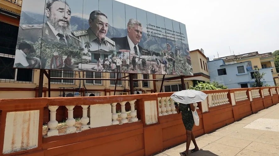 la-burocracia-en-cuba-puede-sabotear-las-nuevas-medidas-economicas,-advierte-la-prensa-oficial