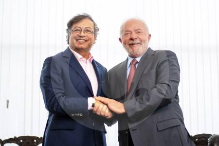 petro-le-prometio-a-lula-que-dejara-el-poder-el-6-de-agosto:-¿le-cumplira-a-su-principal-aliado?