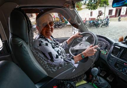 La ‘Mona’ fue la conductora pionera que manejó por todo el Norte de Antioquia por casi 60 años