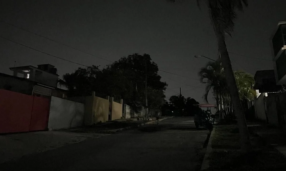 ‘¿a-que-vienen,-a-dar-golpes?’:-vecinos-de-centro-habana-increpan-a-la-policia-en-una-protesta