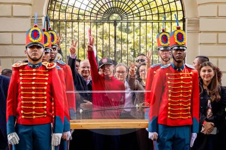 Hasta la espada de Bolívar ya salió en trasteo de Petro en Palacio