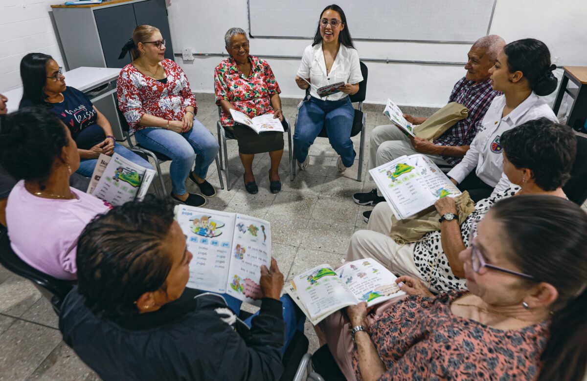En Amagá enseñan a leer y escribir con “magia” de la radio