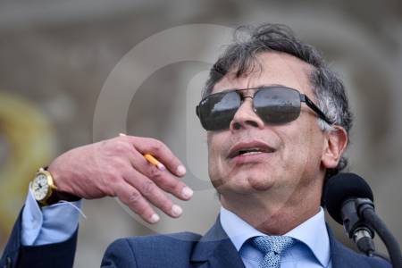 expresidente-gustavo-petro-podra-salir-del-pais:-el-senado-le-dio-permiso