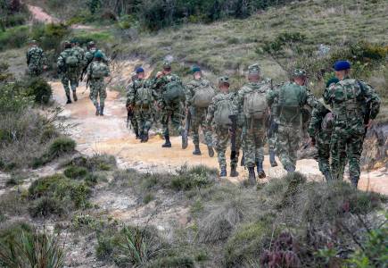 ejercito-y-clan-del-golfo-se-enfrentan-en-zona-rural-de-el-bagre,-antioquia