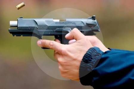 ¿Más armas significan más seguridad? Expertos cuestionan decisión de De la Espriella