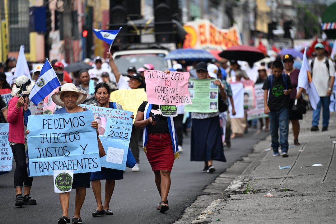 salvadorenos-denuncian-perdida-de-derechos-bajo-el-gobierno-de-bukele-–-nicaragua-investiga
