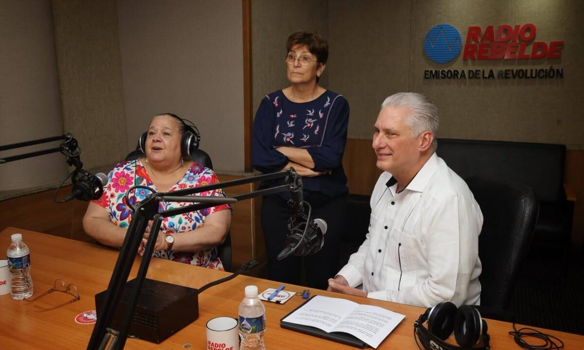 en-una-cuba-en-colapso,-diaz-canel-se-estrena-como-locutor-radial-con-un-programa-propio