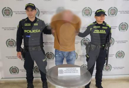 video-|-golpeo-a-tres-agentes-y-se-queria-volar:-capturan-a-hombre-en-sabaneta-por-agresion