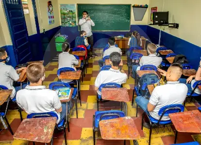 ocde-destaca-satisfaccion-de-docentes-colombianos,-pero-senala-bajo-gasto-por-estudiante